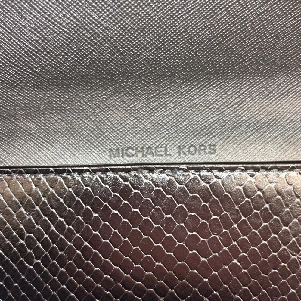 Michael Kors Metallic Silver Wallet - Picture 2 of 7